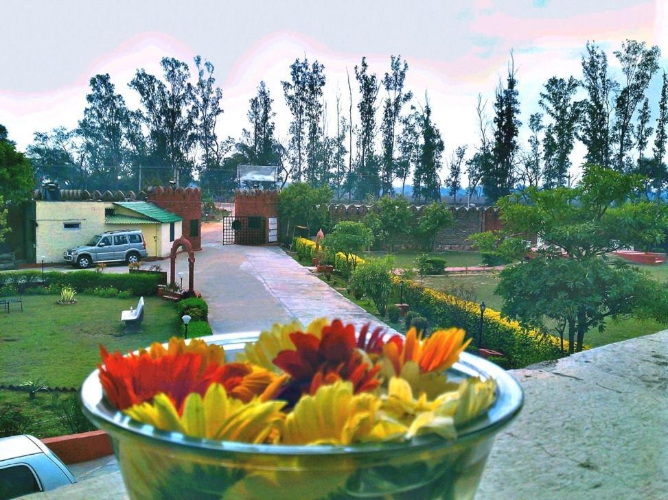 Swaraj Resorts בהאראטפור מראה חיצוני תמונה