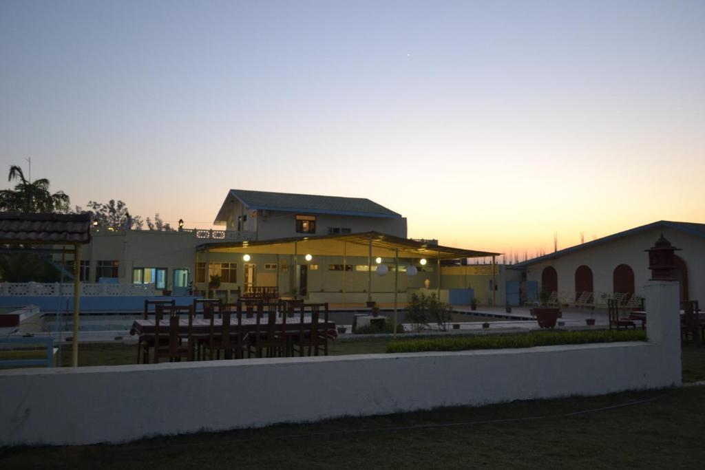 Swaraj Resorts בהאראטפור מראה חיצוני תמונה