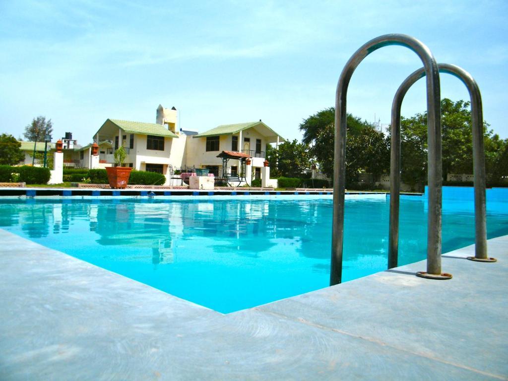 Swaraj Resorts בהאראטפור מראה חיצוני תמונה