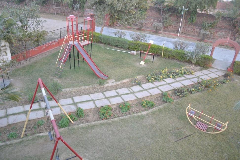 Swaraj Resorts בהאראטפור מראה חיצוני תמונה