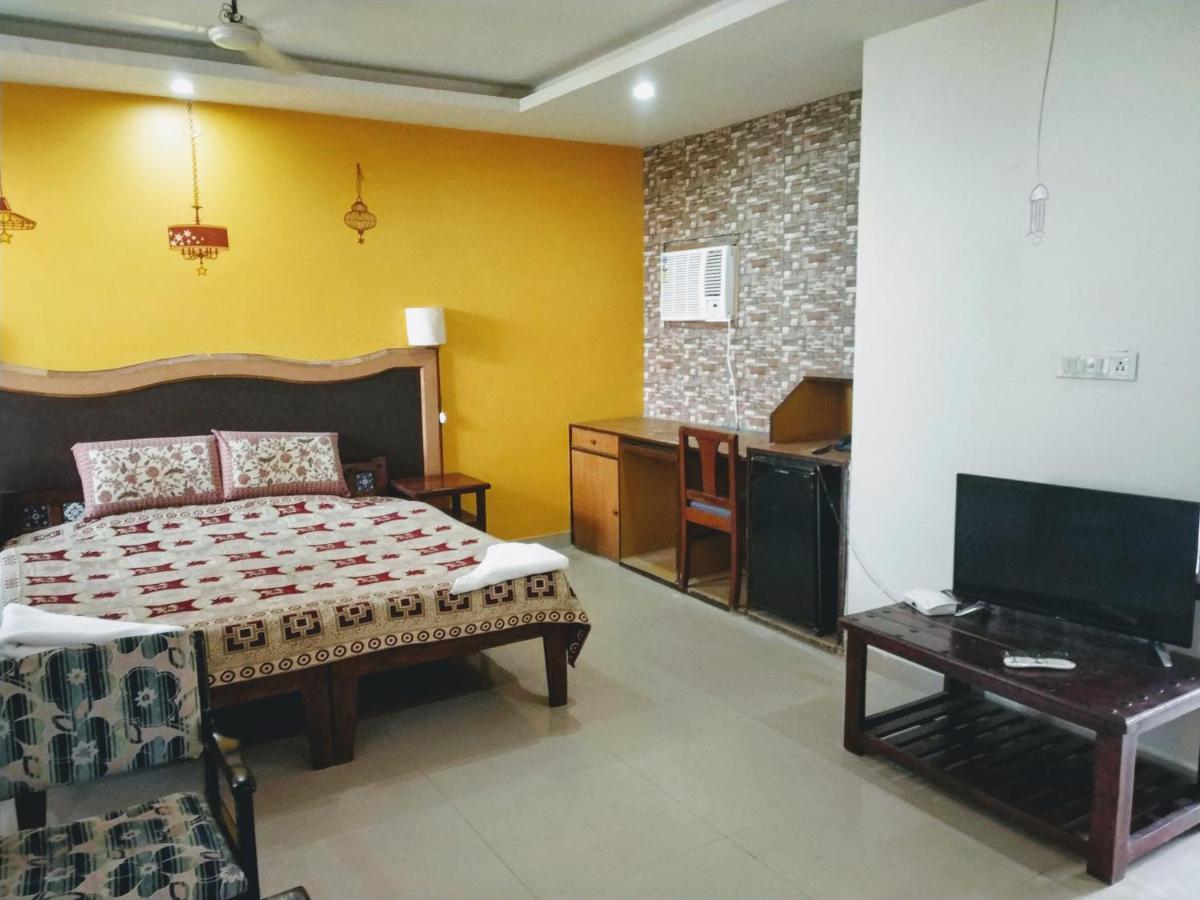 Swaraj Resorts בהאראטפור מראה חיצוני תמונה