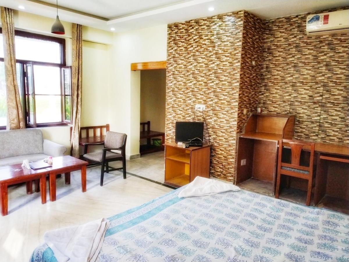 Swaraj Resorts בהאראטפור מראה חיצוני תמונה