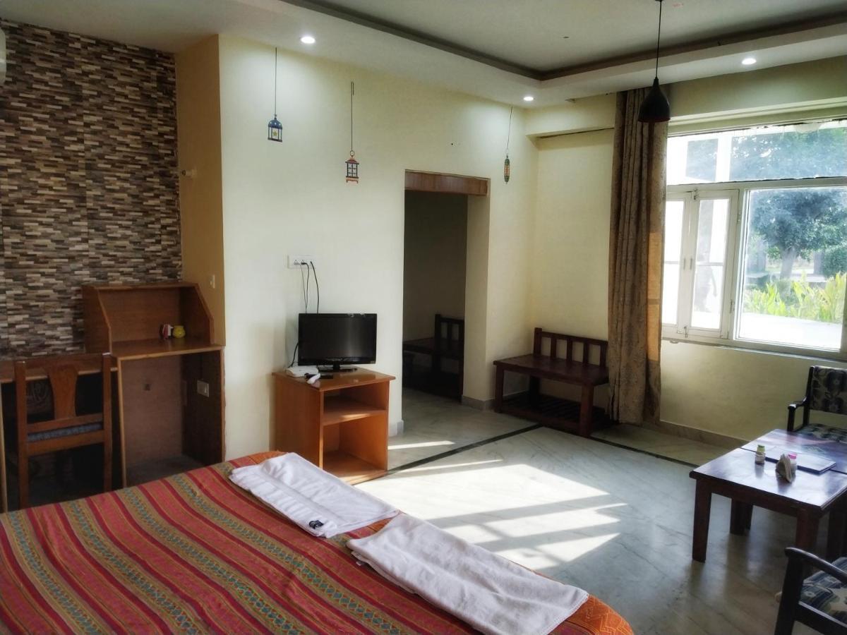 Swaraj Resorts בהאראטפור מראה חיצוני תמונה