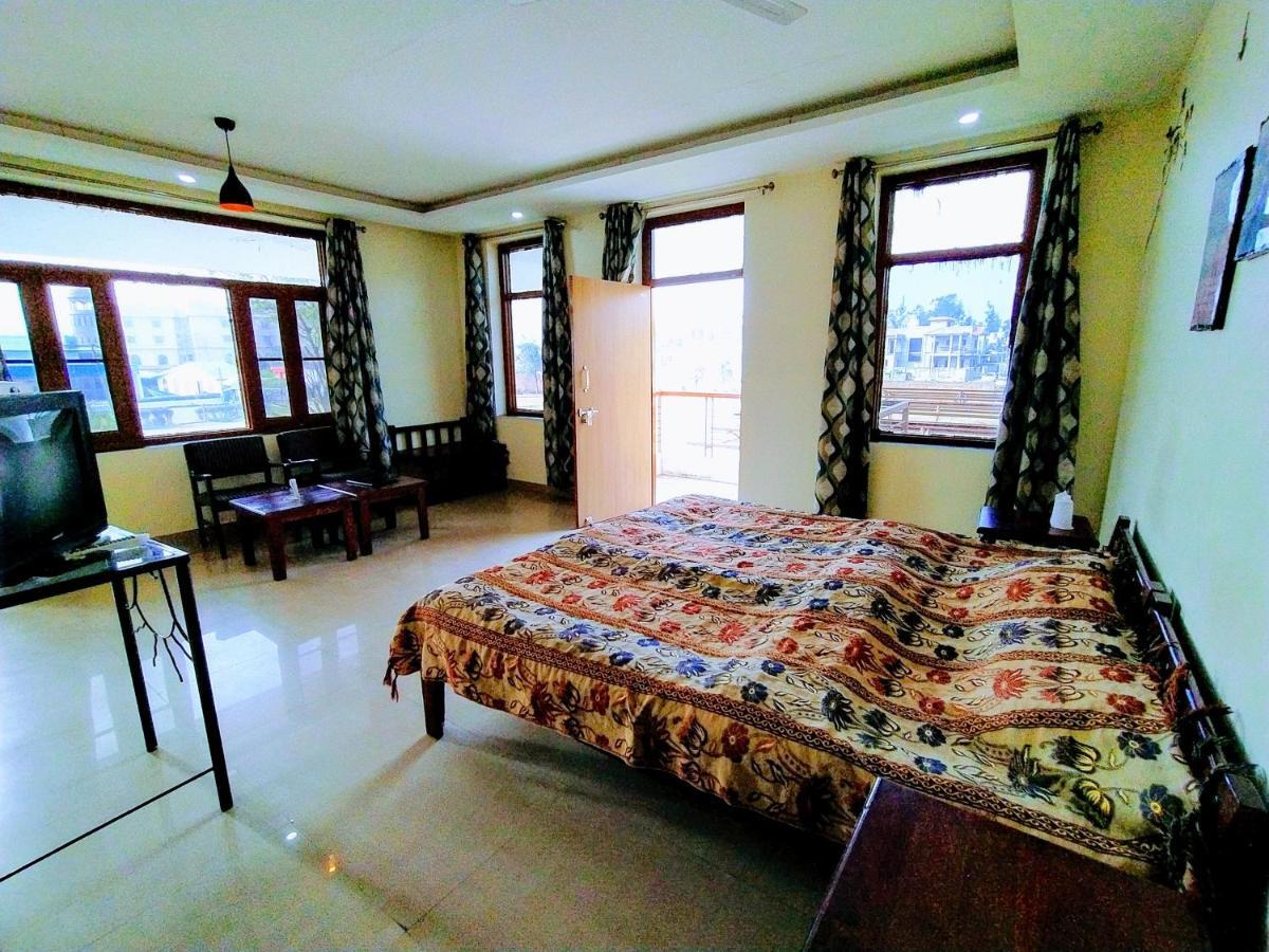 Swaraj Resorts בהאראטפור מראה חיצוני תמונה