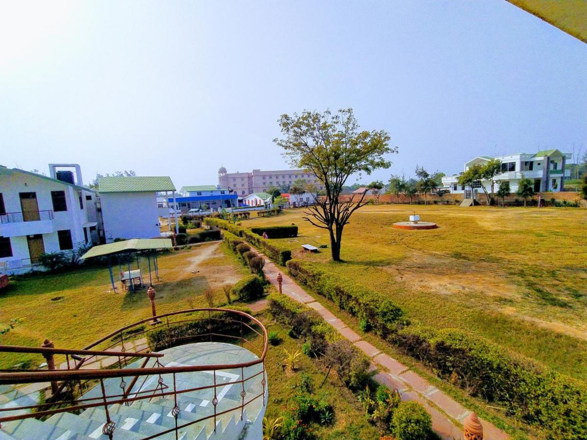 Swaraj Resorts בהאראטפור מראה חיצוני תמונה