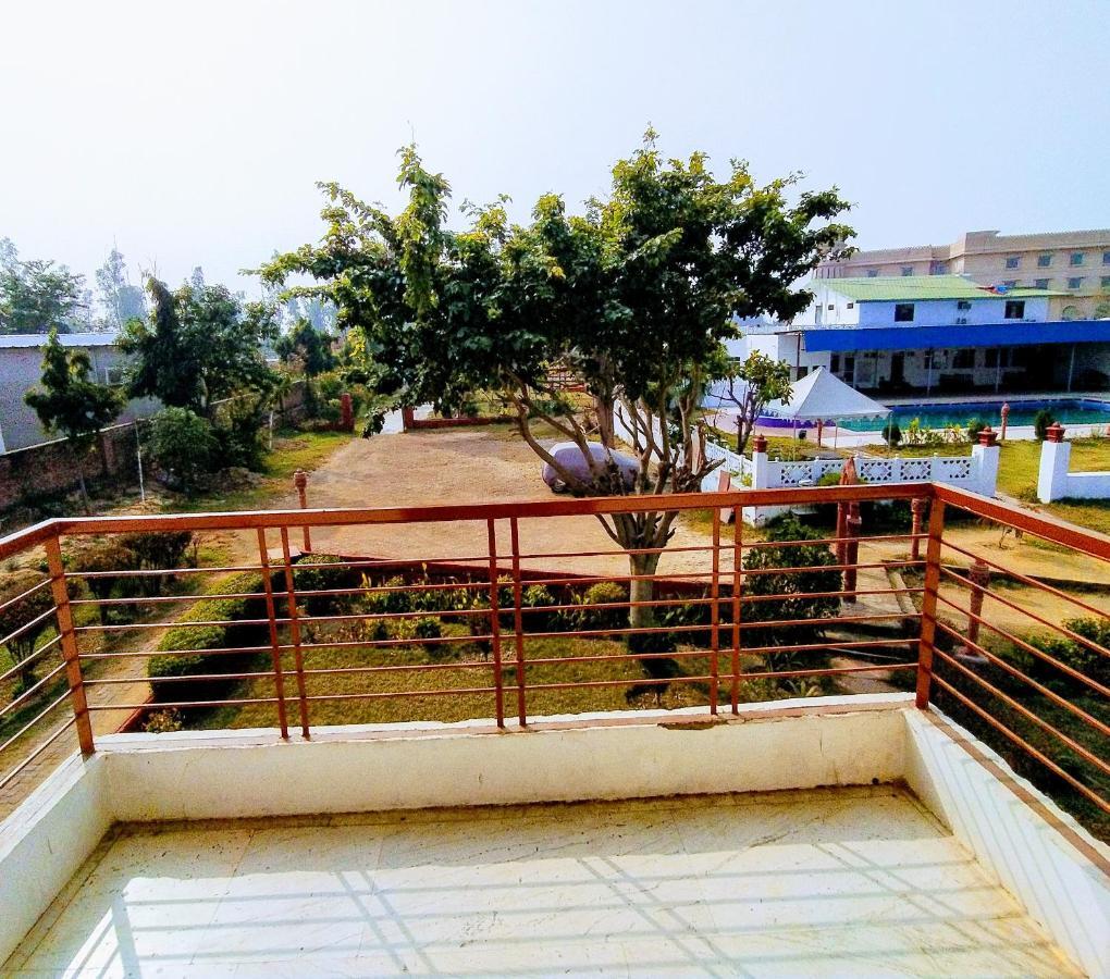Swaraj Resorts בהאראטפור מראה חיצוני תמונה