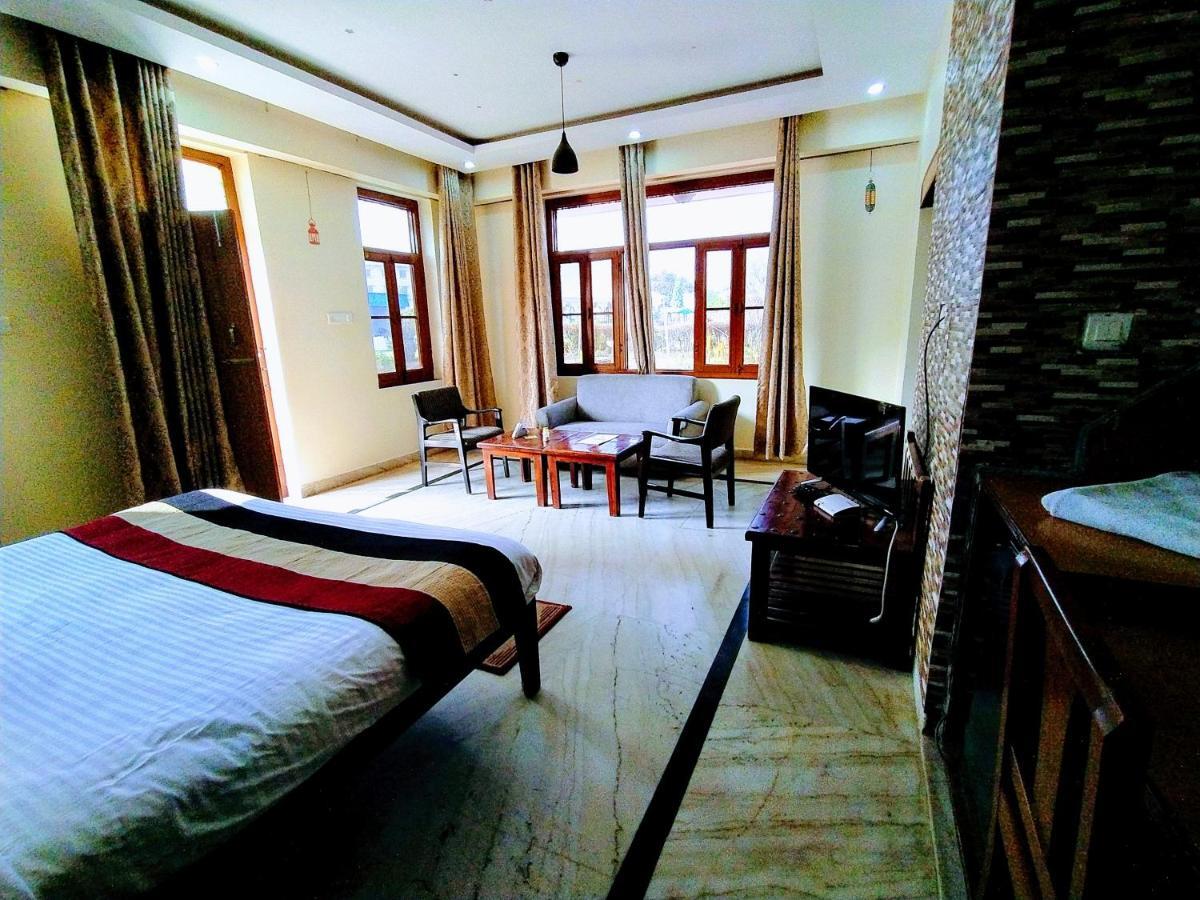 Swaraj Resorts בהאראטפור מראה חיצוני תמונה
