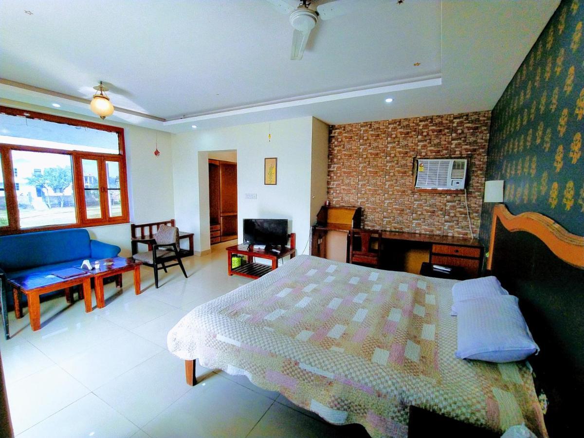 Swaraj Resorts בהאראטפור מראה חיצוני תמונה
