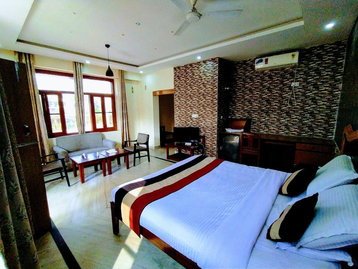 Swaraj Resorts בהאראטפור מראה חיצוני תמונה