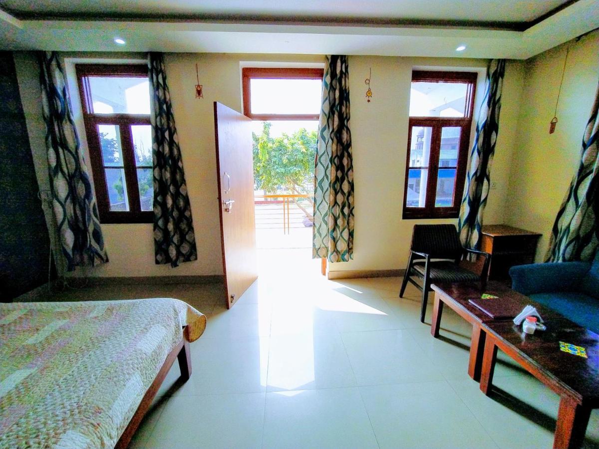 Swaraj Resorts בהאראטפור מראה חיצוני תמונה