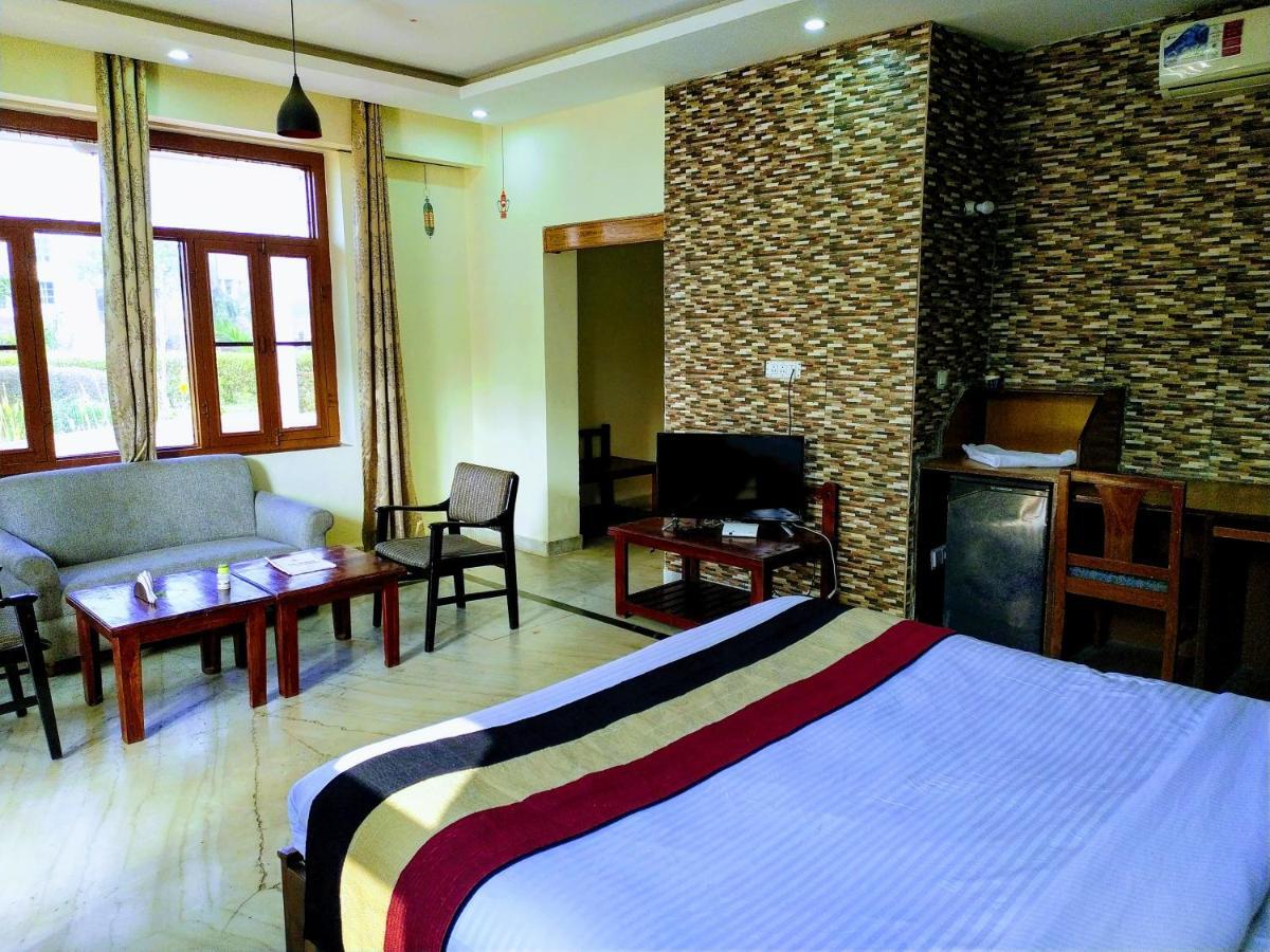 Swaraj Resorts בהאראטפור מראה חיצוני תמונה
